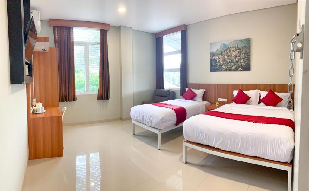 Oyo 2816 Privato Suite Kembaran Dış mekan fotoğraf