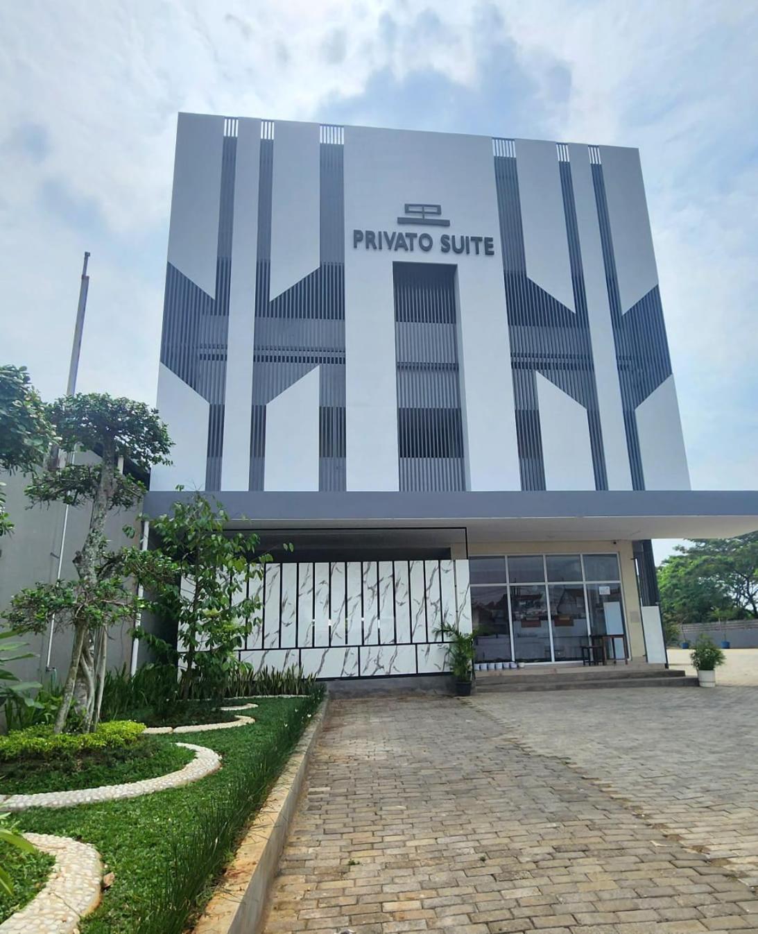 Oyo 2816 Privato Suite Kembaran Dış mekan fotoğraf