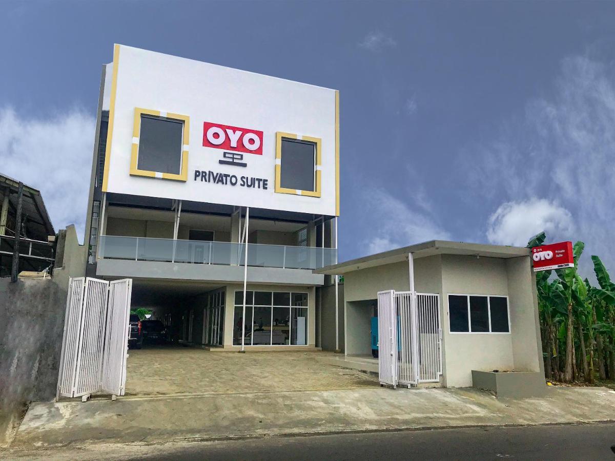 Oyo 2816 Privato Suite Kembaran Dış mekan fotoğraf