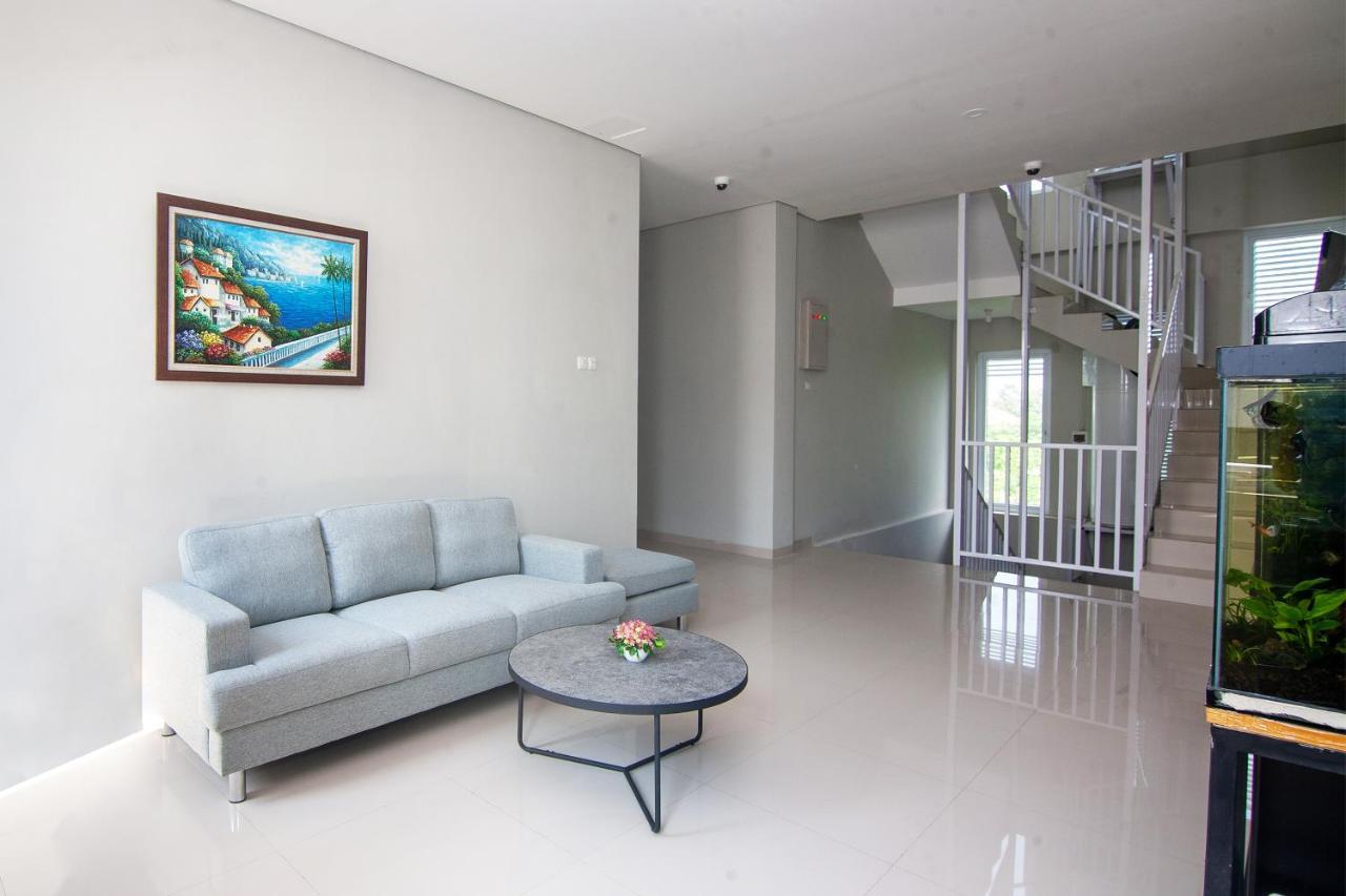 Oyo 2816 Privato Suite Kembaran Dış mekan fotoğraf