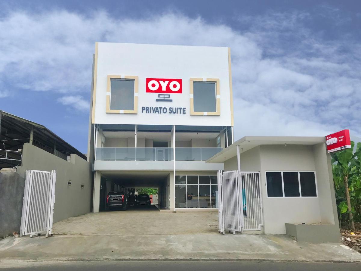 Oyo 2816 Privato Suite Kembaran Dış mekan fotoğraf